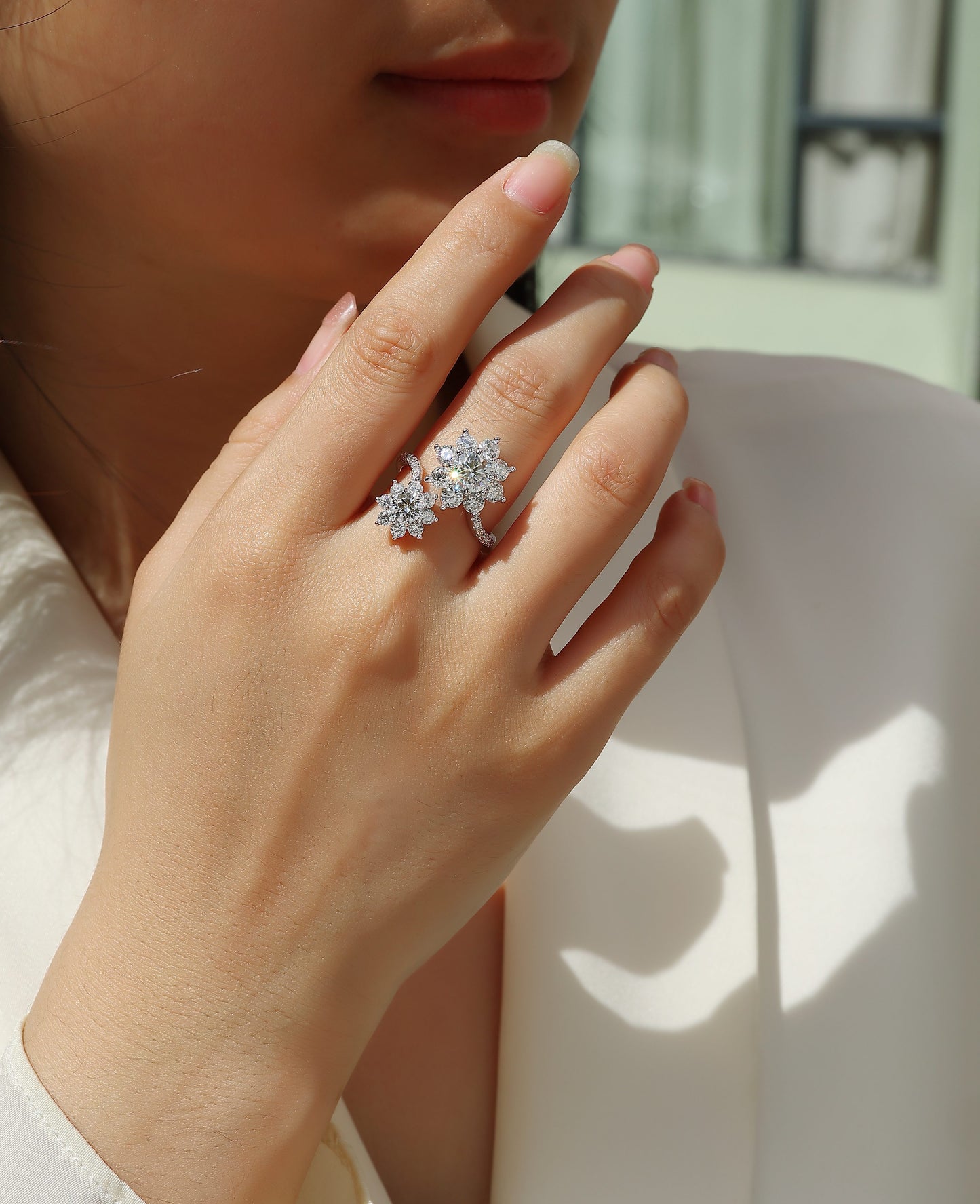 Petal Morning Dew - A Wedding Ring Set With Top-quality 1-carat Moissanite S925 Silver And Platinum-plated Diamond. The Ring Can Be Inspected With A Diamond Pen