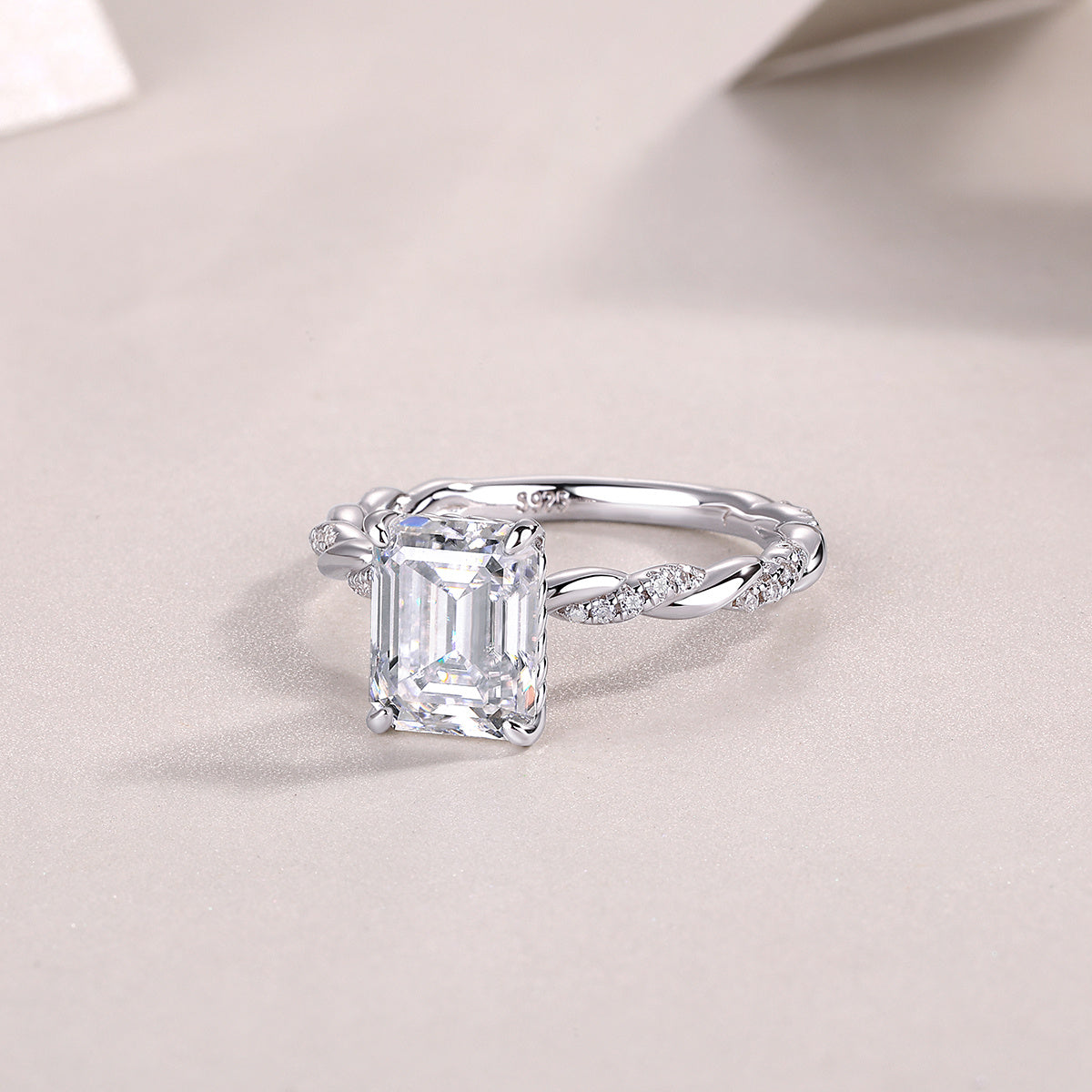 Chasing Light - A Wedding Ring Set With Top-quality Octagonal Moissanite S925 In Silver And Platinum-plated. The Ring Can Be Inspected With A Diamond Pen