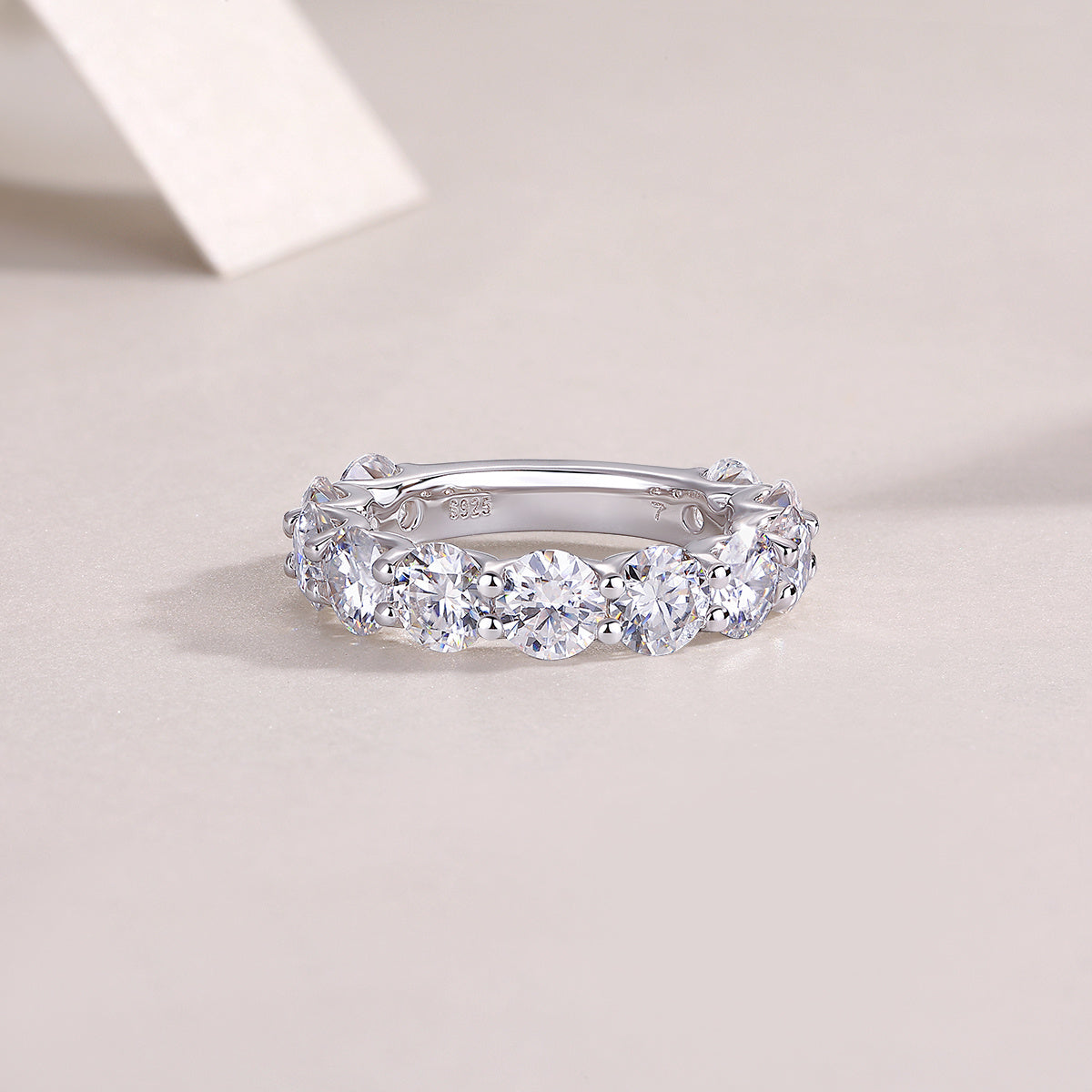 Dazzling Moment - A Wedding Ring Set With Top-quality Round 5.0 Moissanite S925 Silver And Platinum-plated Diamond. The Ring Can Be Inspected With A Diamond Pen