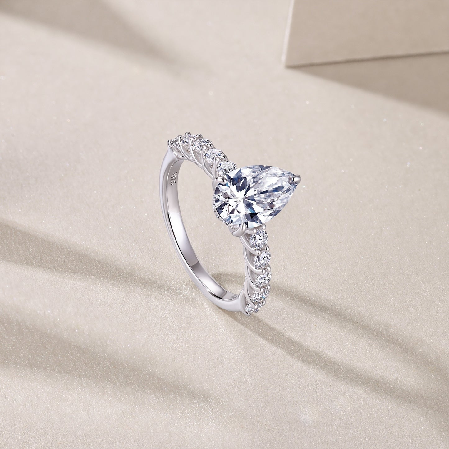 Moonlight Water Drop - A Wedding Ring Set With Top-quality Pear-shaped Moissanite S925 In Silver And Platinum-plated. The Ring Can Be Inspected With A Diamond Pen