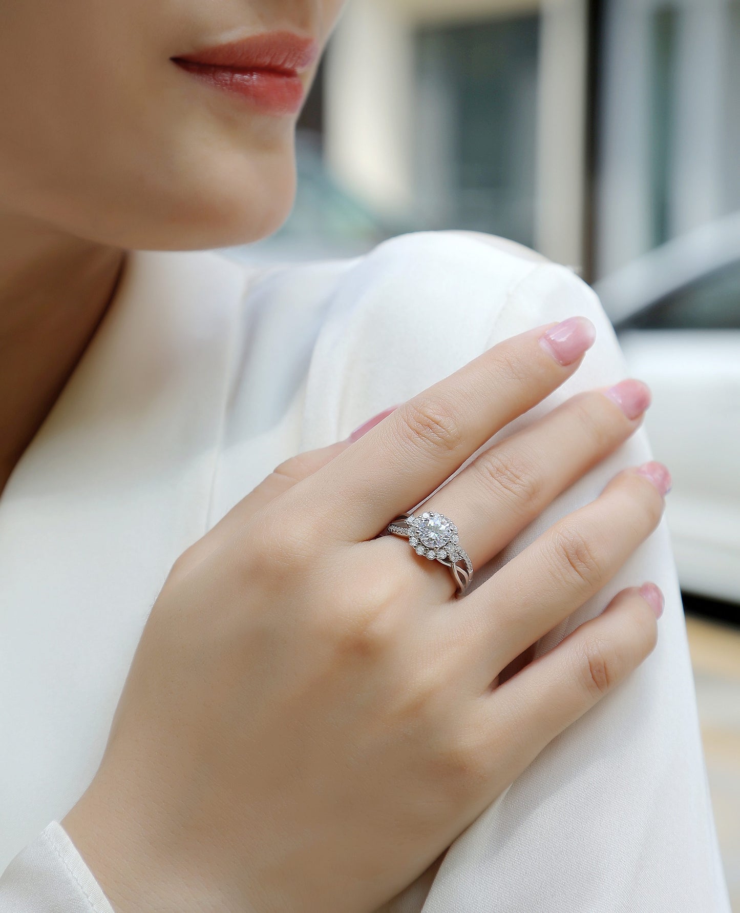 Snow Lotus - Set With 2-carat Top-quality Moissanite S925 Silver And Gold-plated Diamond Wedding Ring. The Ring Can Be Inspected With A Diamond Pen