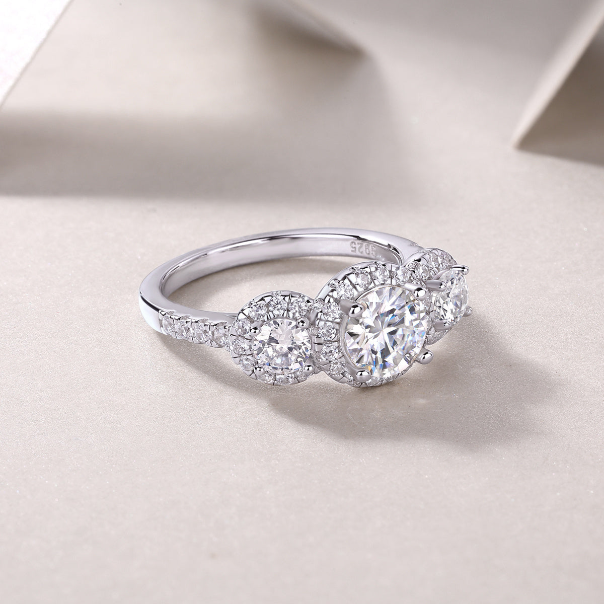 Human Warmth - A 1-carat Top-quality Moissanite S925 Silver Diamond Wedding Ring With Gold Plating. The Ring Can Be Inspected With A Diamond Pen