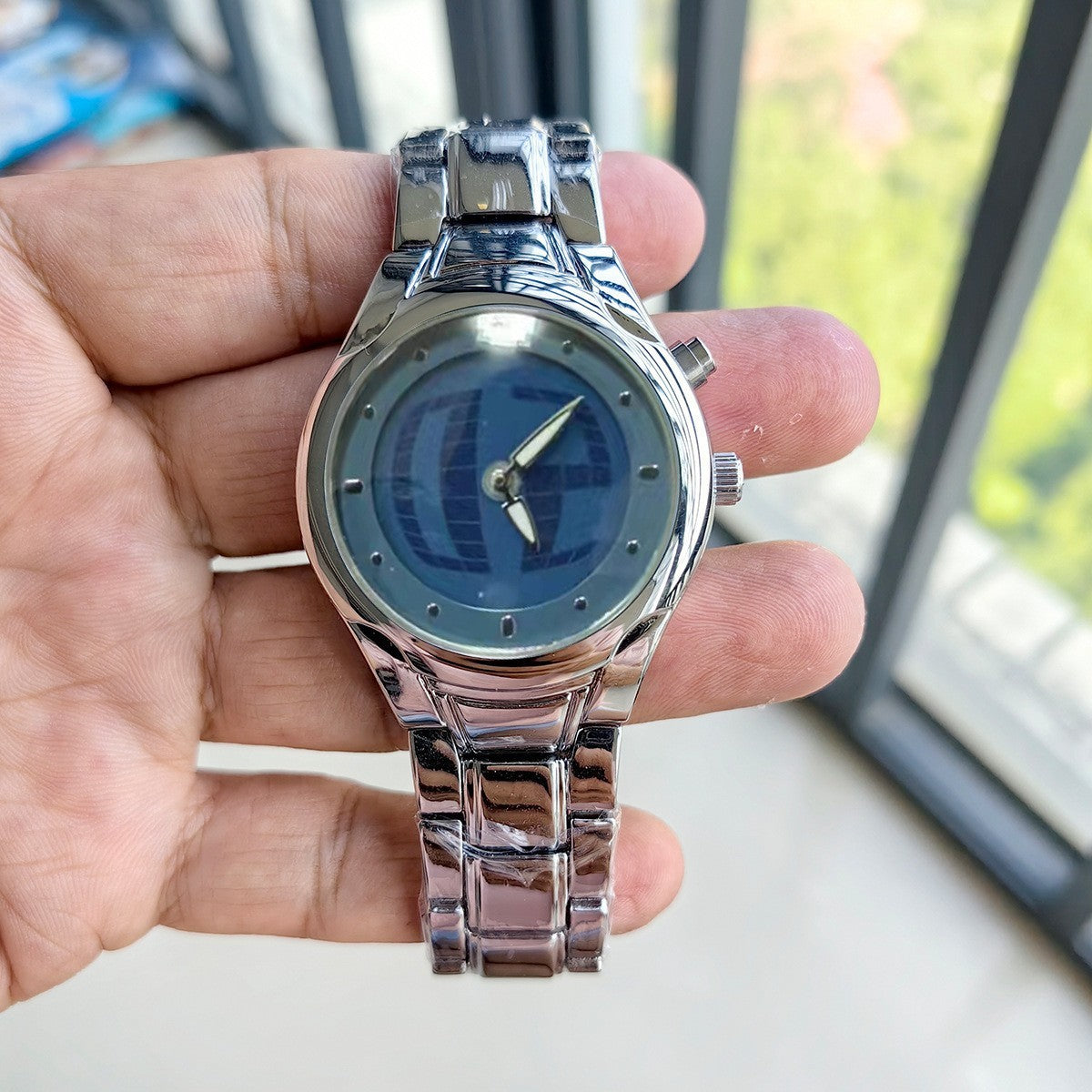 Retro Fashion Universal Men's Pointer Digital Watch