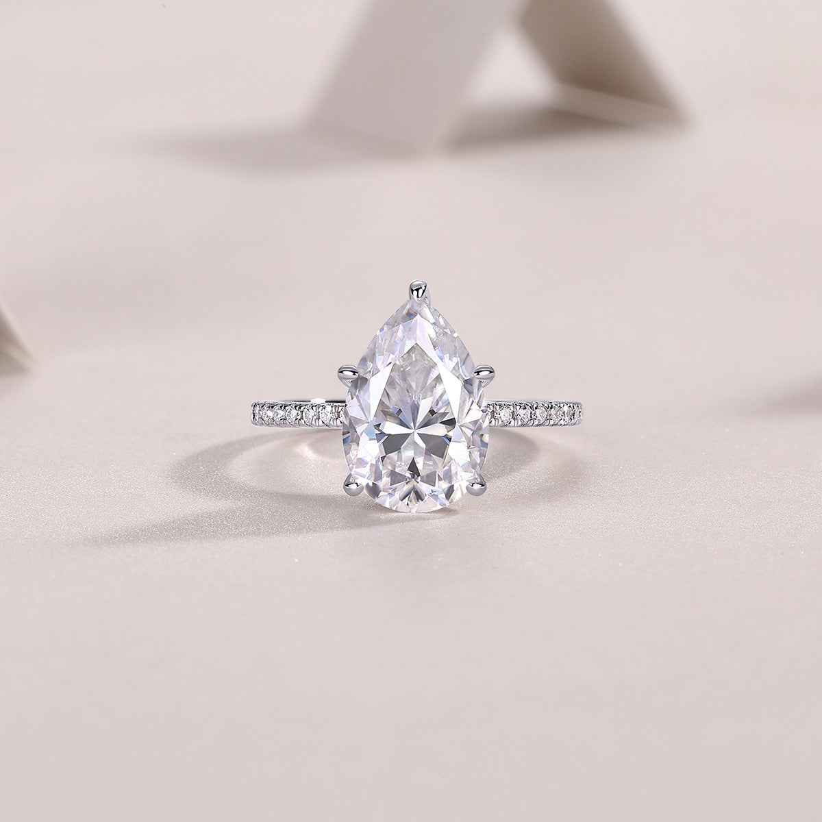Light And Shadow - A Wedding Ring Set With Top-quality Pear-shaped Moissanite S925 In Silver And Platinum-plated. The Ring Can Be Inspected With A Diamond Pen