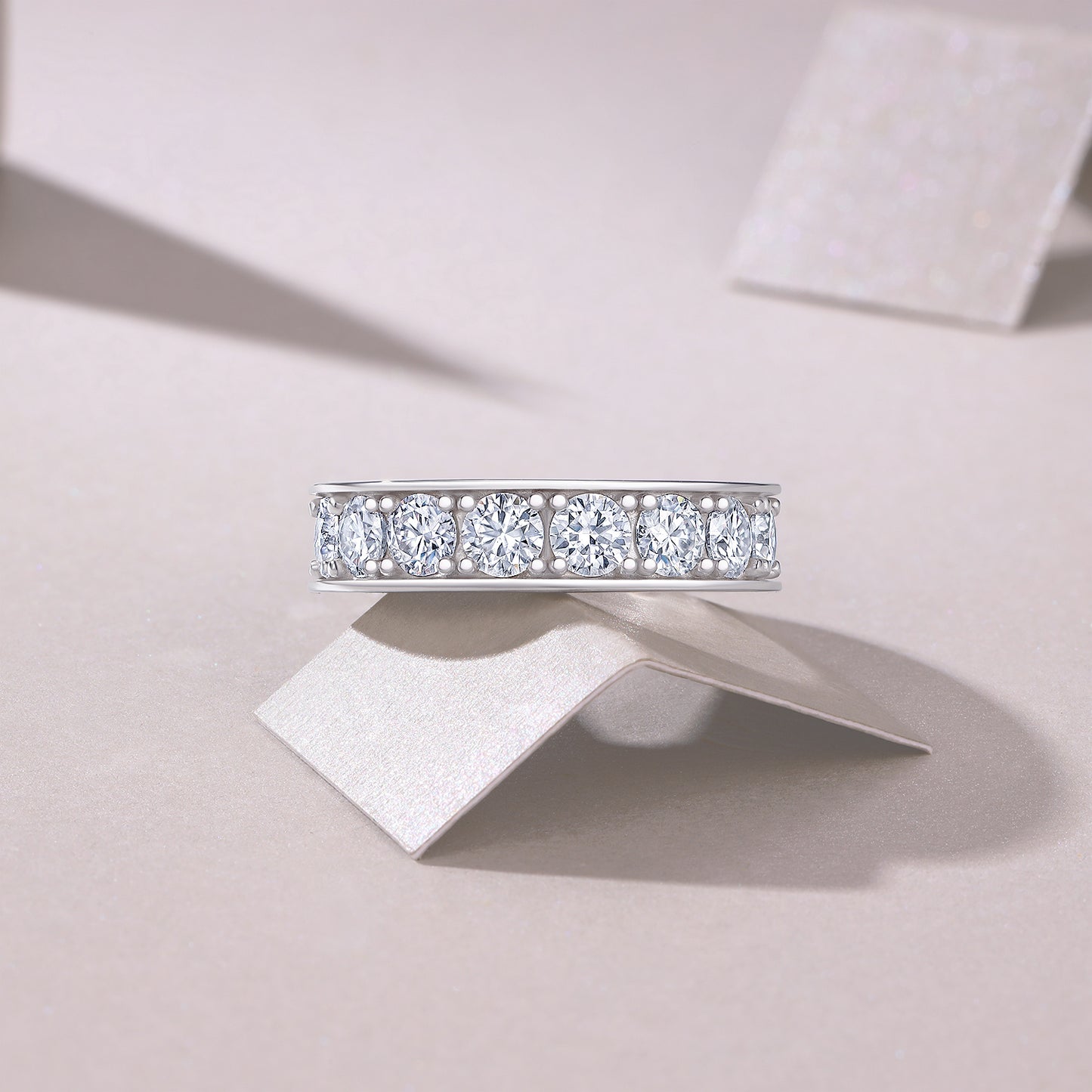 Flowing Cloud Passion - A Wedding Ring Set With 0.3-carat Top-quality Moissanite S925 Silver And Platinum-plated Diamond. The Ring Can Be Inspected With A Diamond Pen