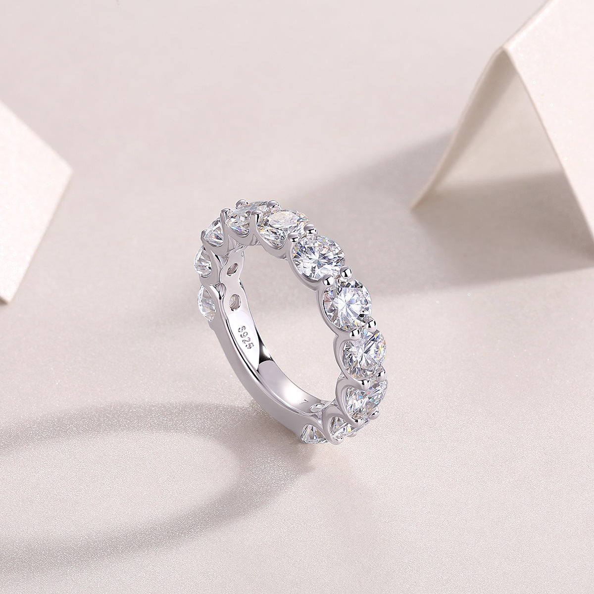 Dazzling Moment - A Wedding Ring Set With Top-quality Round 5.0 Moissanite S925 Silver And Platinum-plated Diamond. The Ring Can Be Inspected With A Diamond Pen