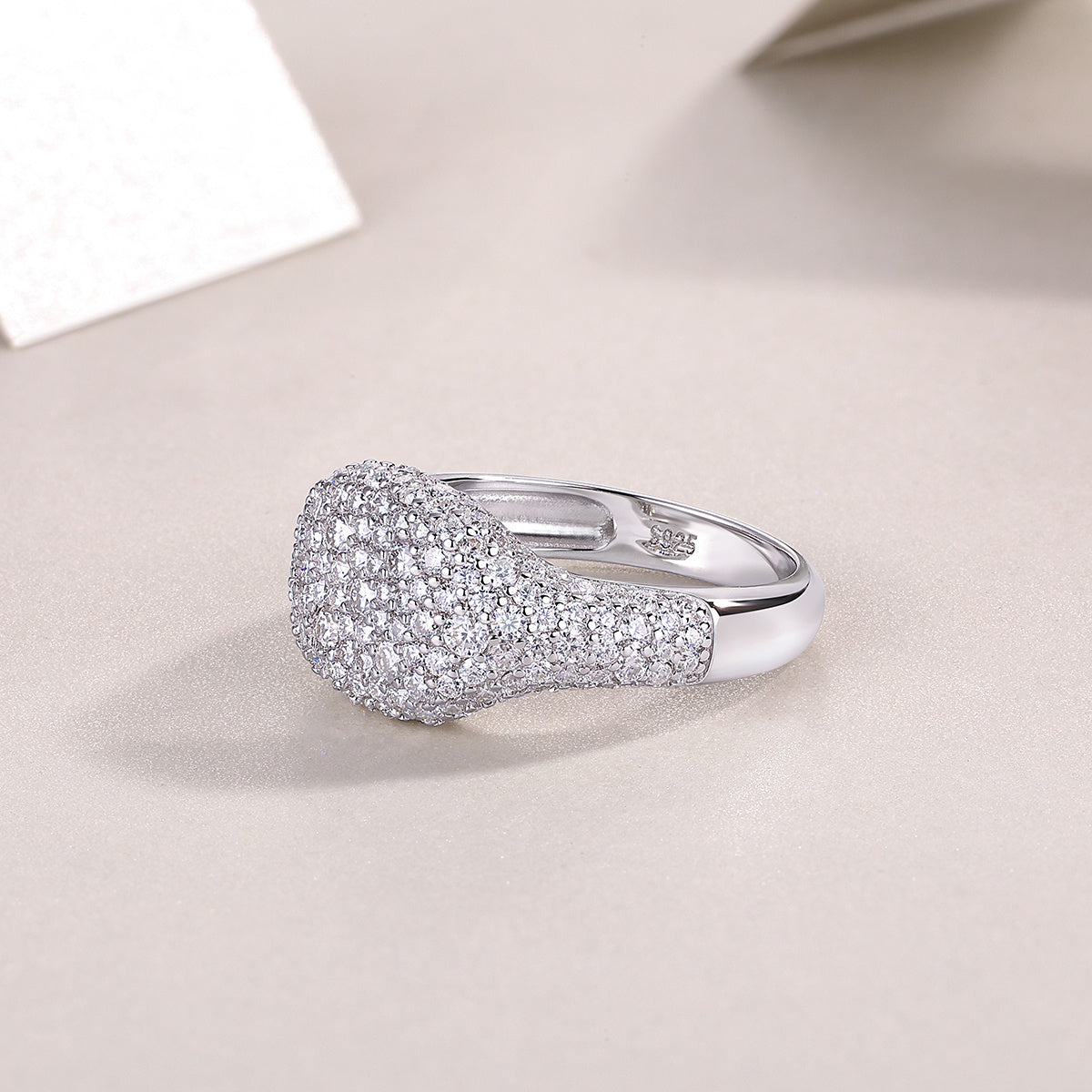 Shining Frenzy - A Wedding Ring Set With Top-quality Moissanite S925 Silver And Platinum-plated Diamond. The Ring Can Be Inspected With A Diamond Pen